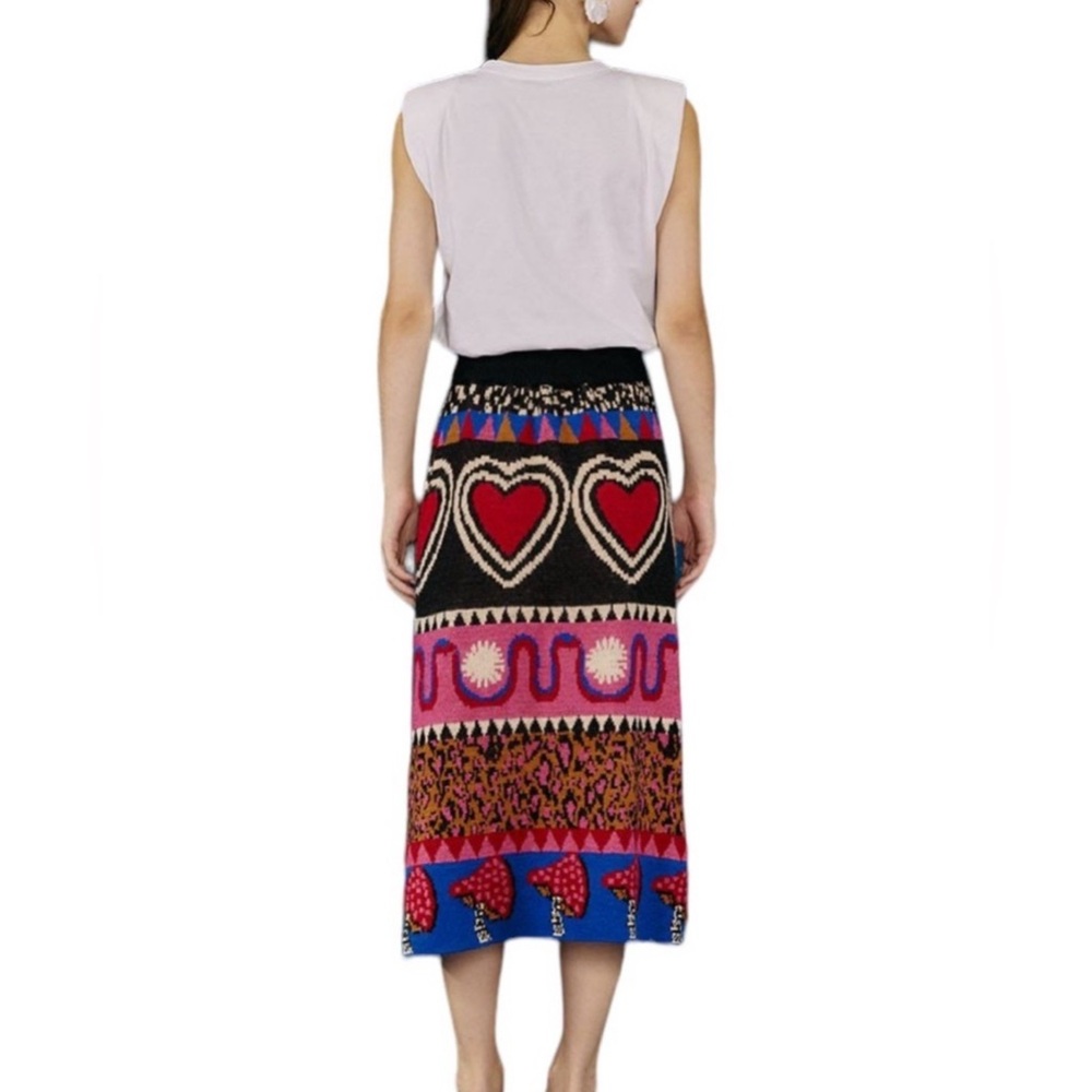 Farm Rio Graphic Elements Ainika Midi Sweater Skirt
Mushrooms Heart
Size XS